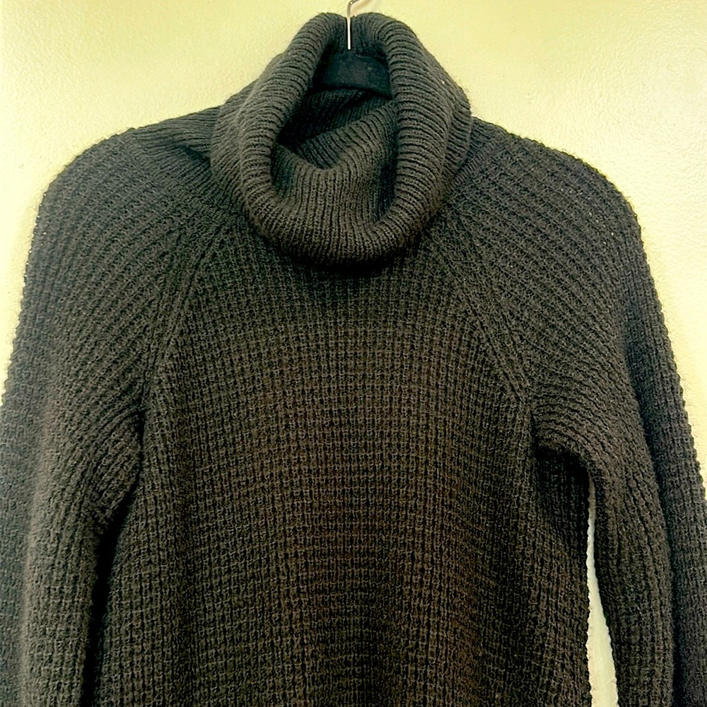 Bar III Black Waffle Knit Turtleneck Long Lightweight Wool Sweater Size XS EUC